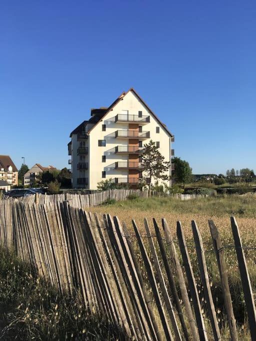 Cabourg-La Mer A Vos Pieds Et La Thalasso A 50 M Extérieur photo